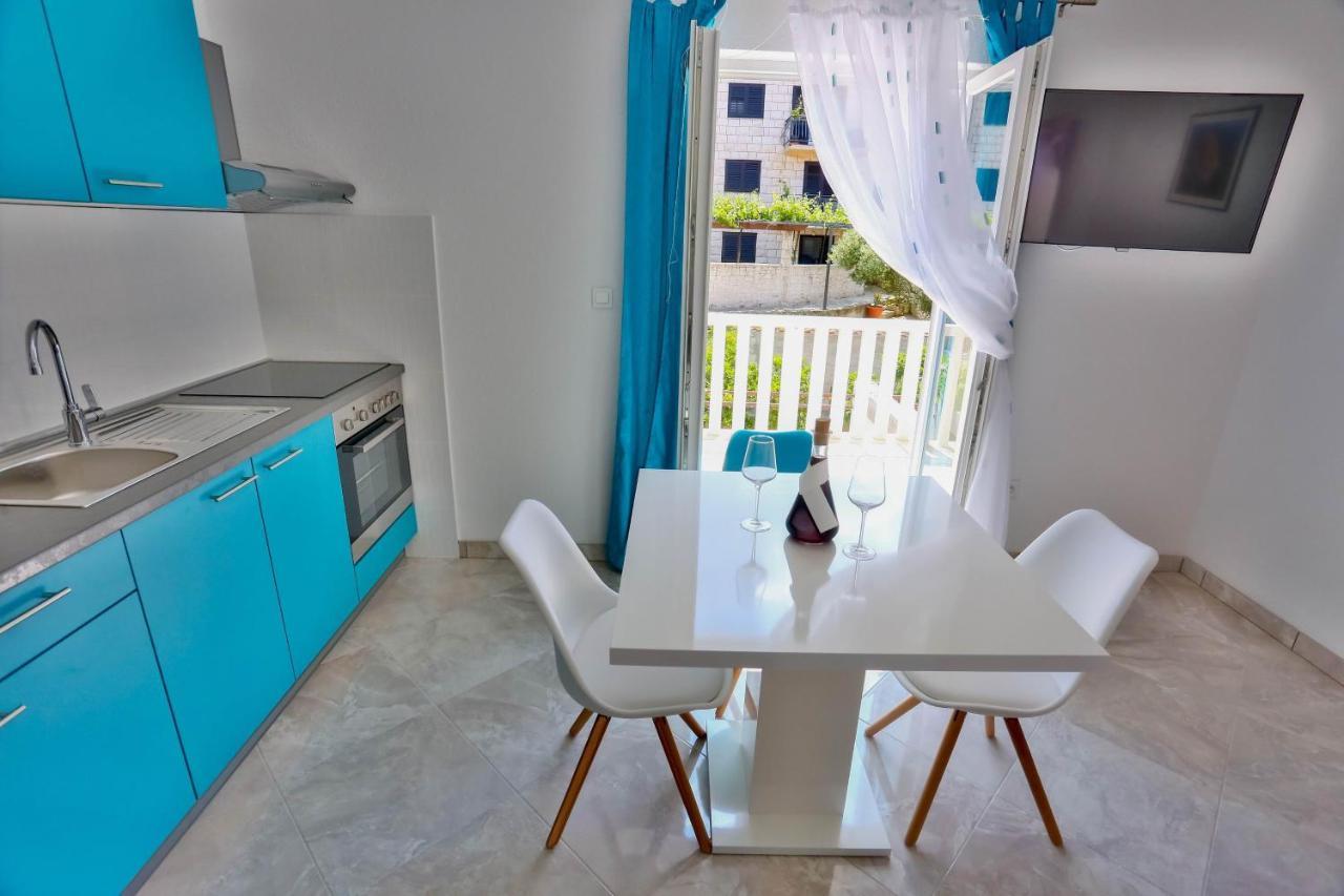 Apartments Lenka Сутіван Екстер'єр фото