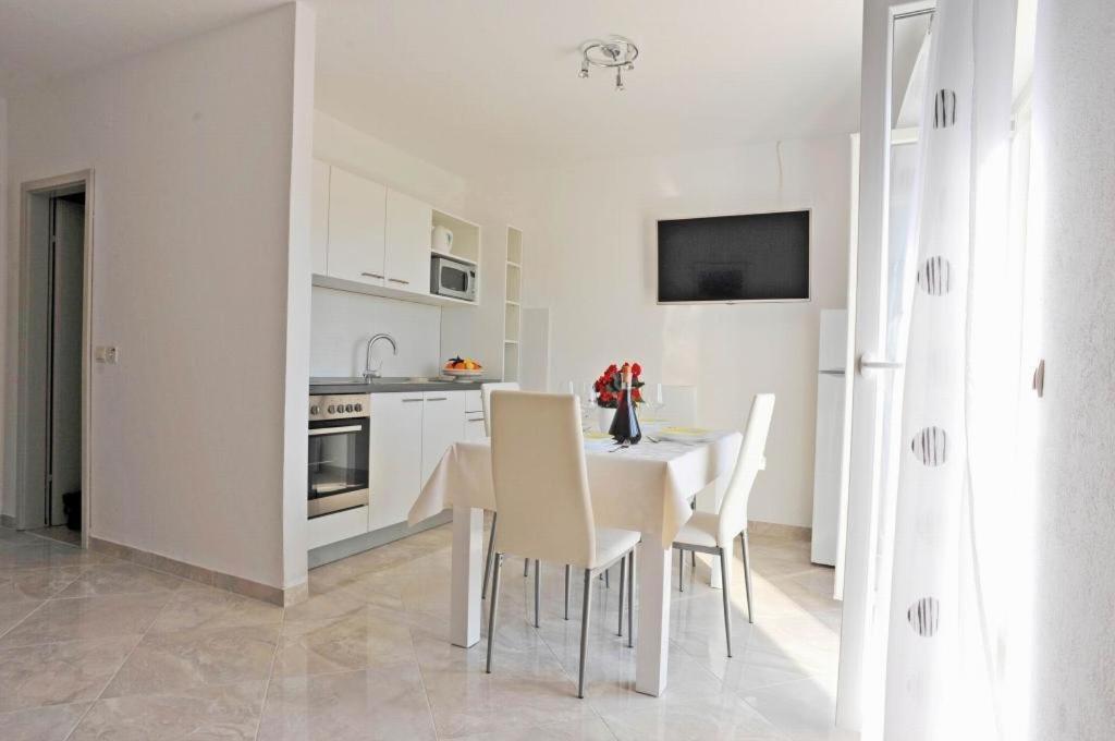 Apartments Lenka Сутіван Екстер'єр фото