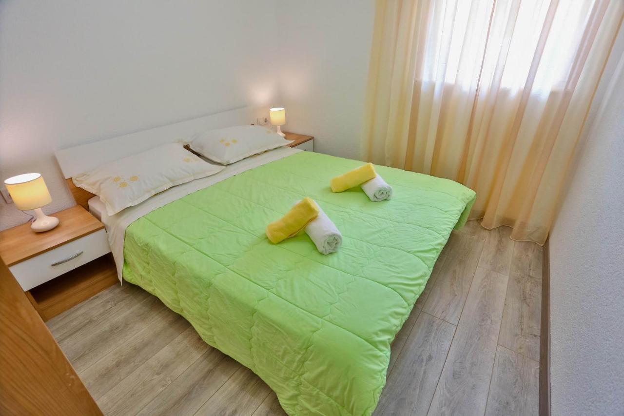 Apartments Lenka Сутіван Екстер'єр фото