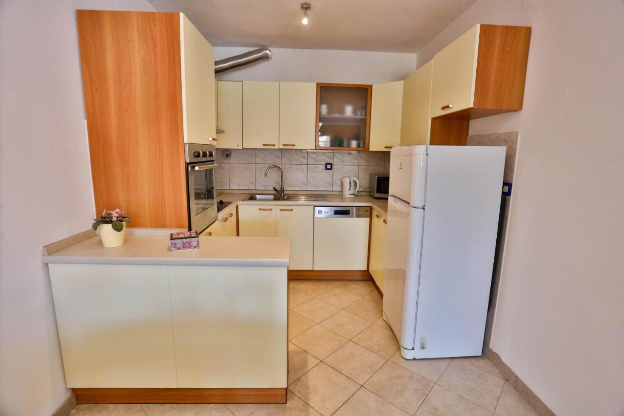 Apartments Lenka Сутіван Екстер'єр фото