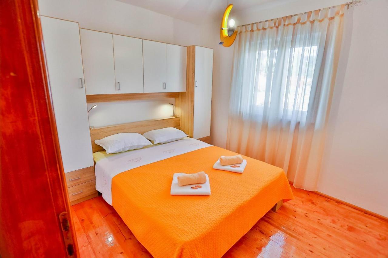 Apartments Lenka Сутіван Екстер'єр фото