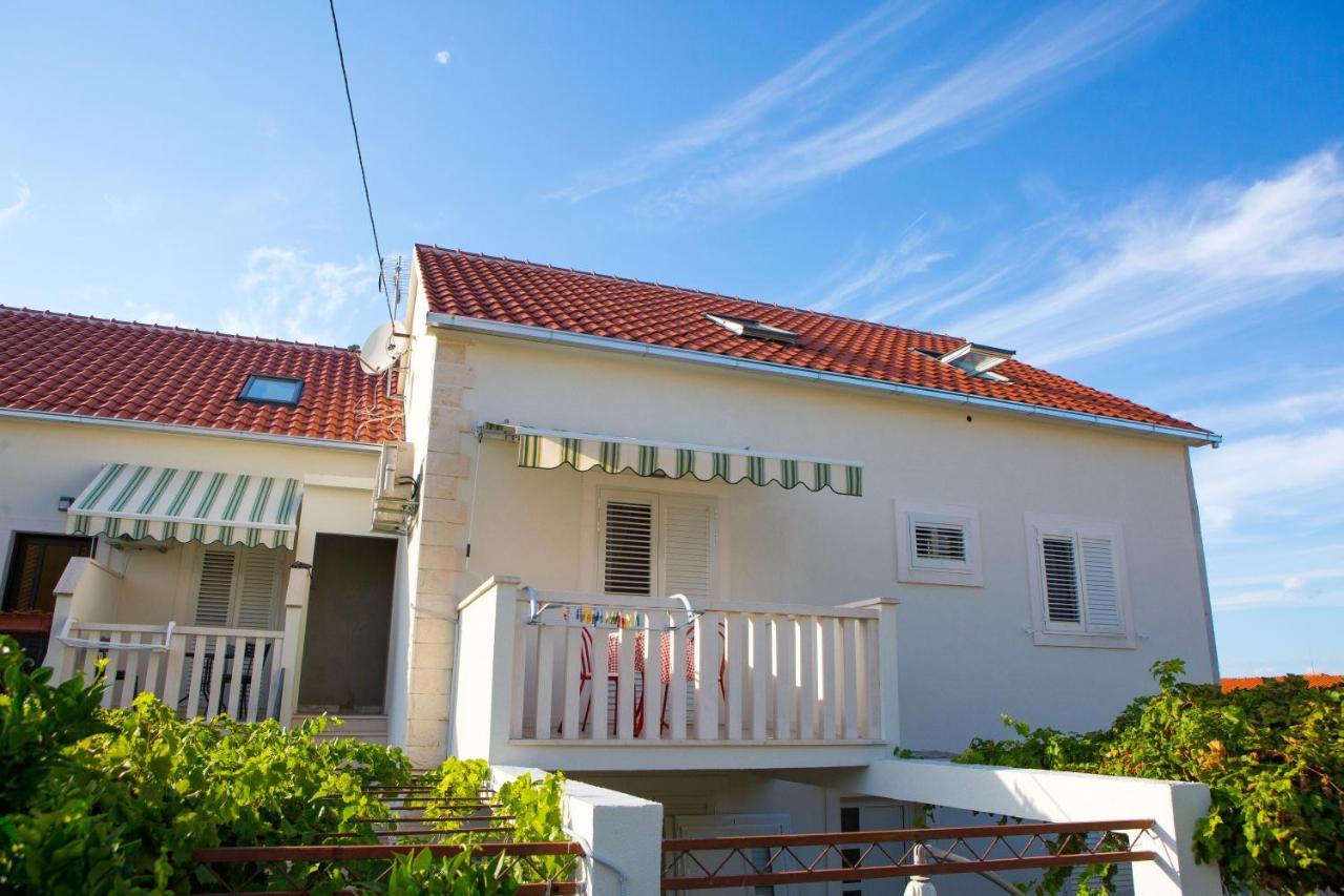 Apartments Lenka Сутіван Екстер'єр фото