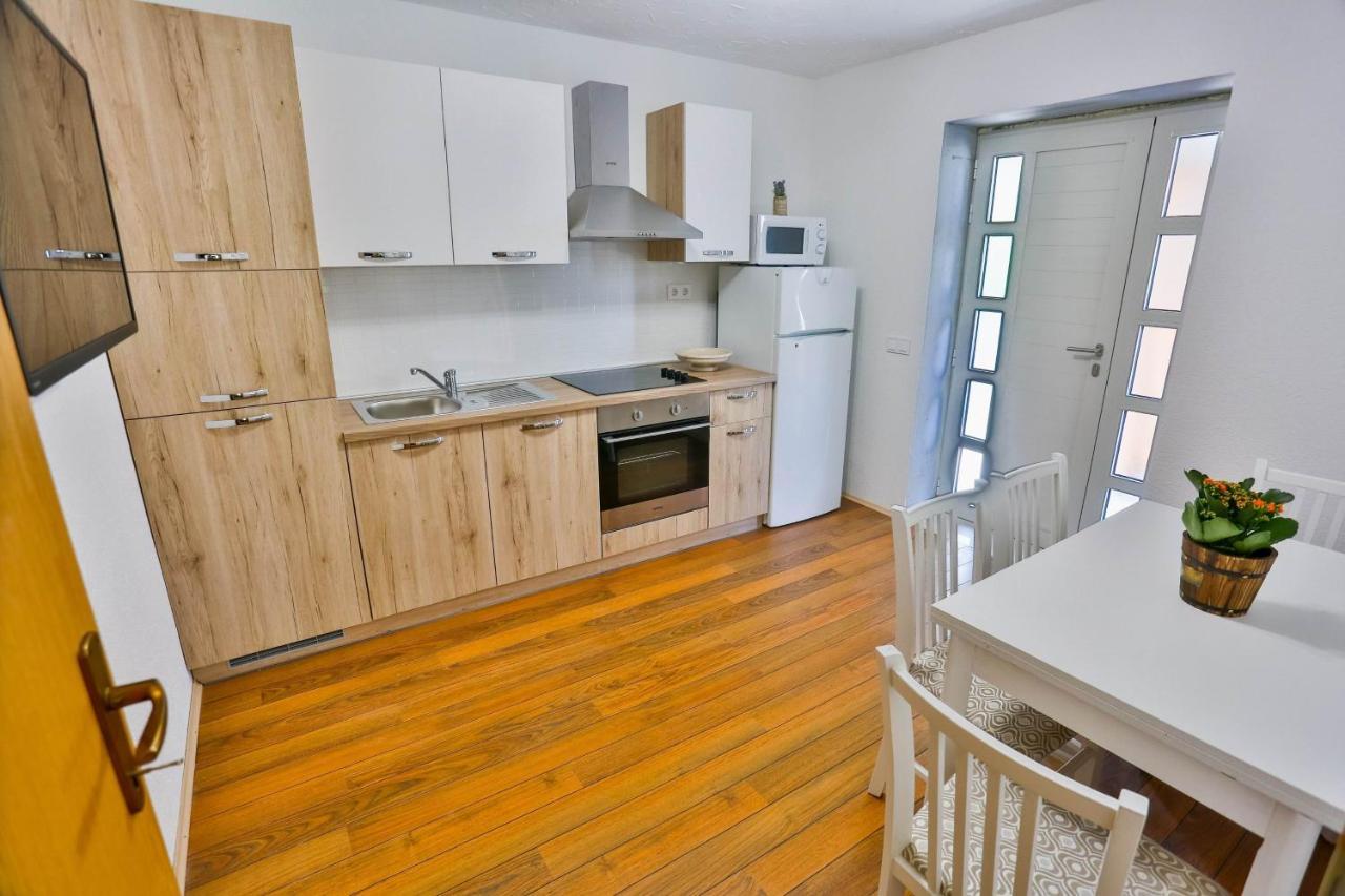 Apartments Lenka Сутіван Екстер'єр фото