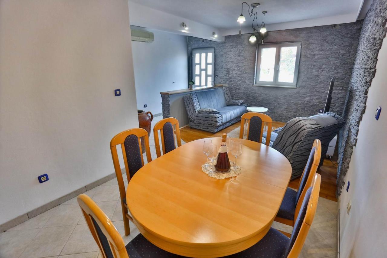 Apartments Lenka Сутіван Екстер'єр фото