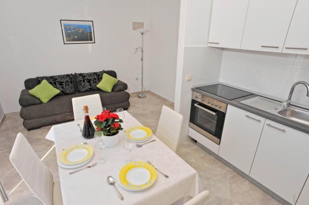 Apartments Lenka Сутіван Екстер'єр фото
